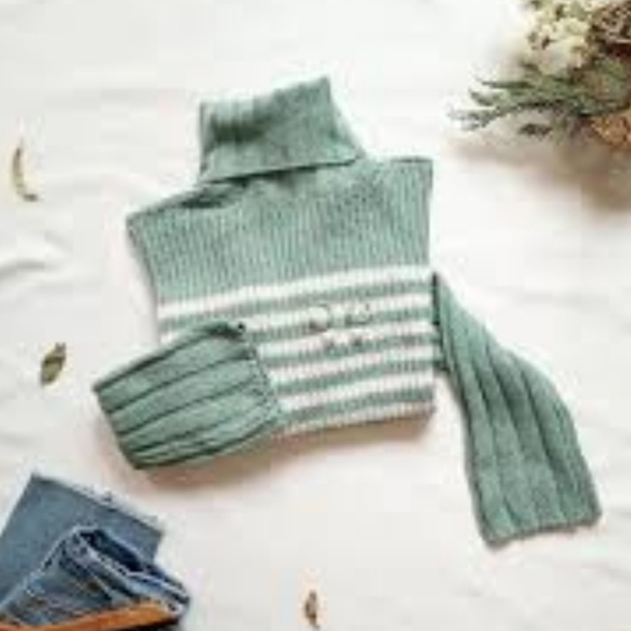 SO Striped Cable Knit Cropped Turtleneck Sweater | Green White | XS - Picture 5 of 10